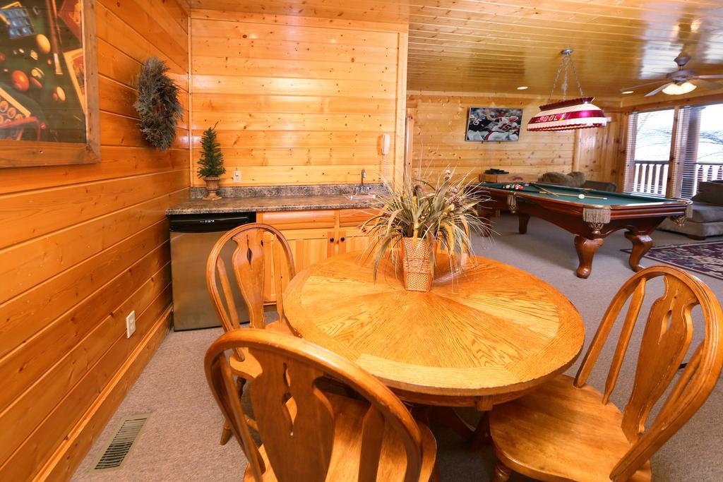 Rising Eagle Lodge - Eight Bedroom Pigeon Forge Exteriör bild